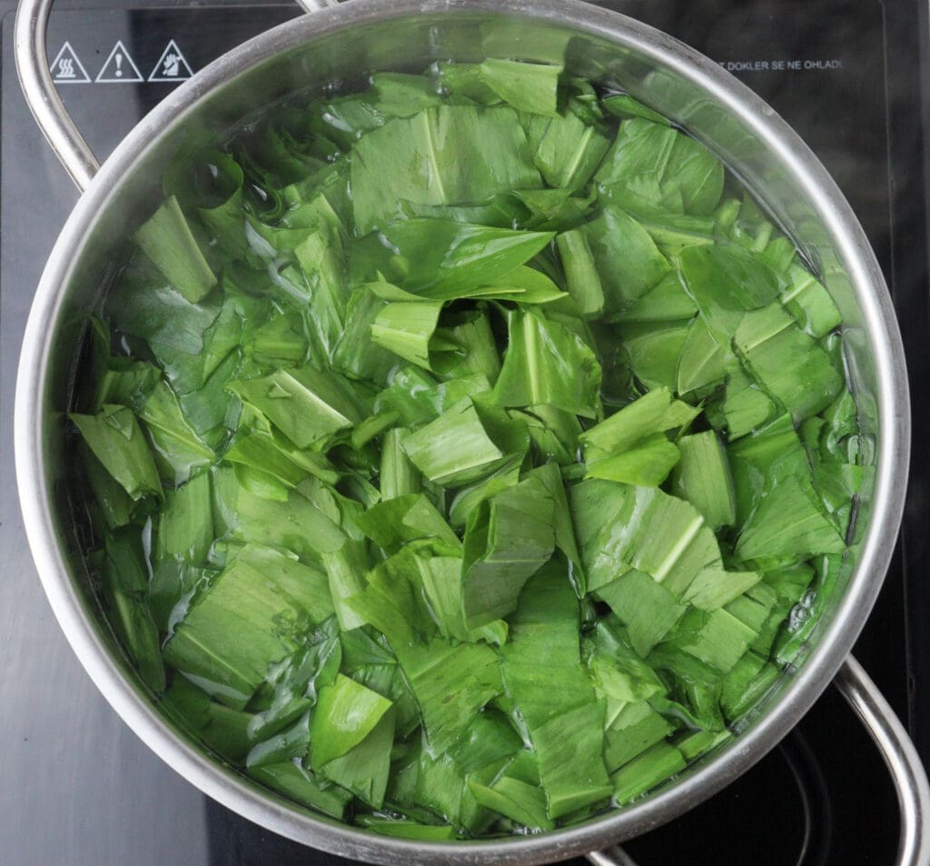 how to blanche wild garlic leaves in a pot of boiling water